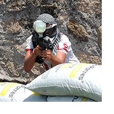 Campistas jugando gotcha