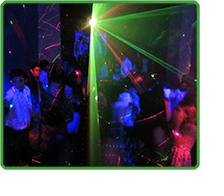Noche disco con luces láser