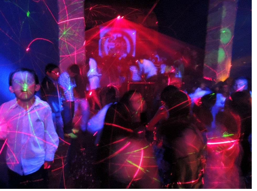 Noche de graduación con disco y luces