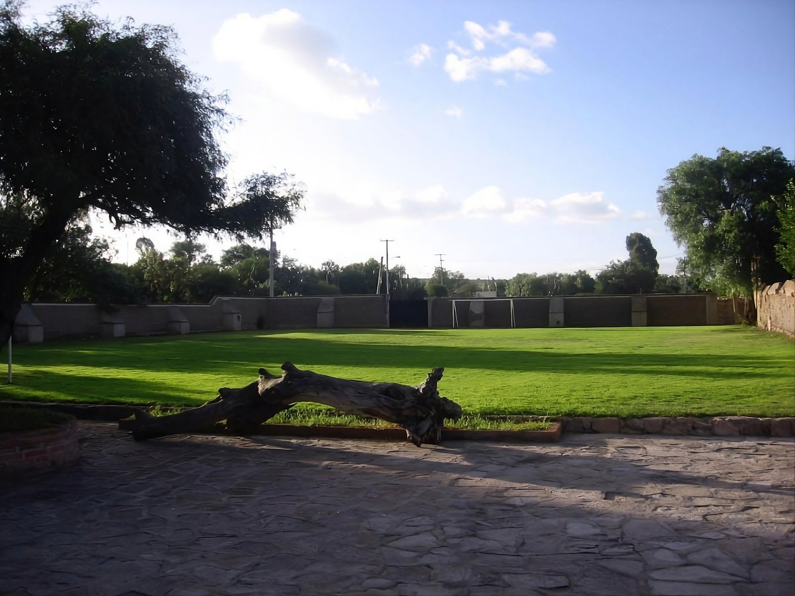 Campo deportivo para actividades escolares